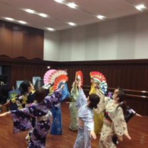 舞踊団稽古風景